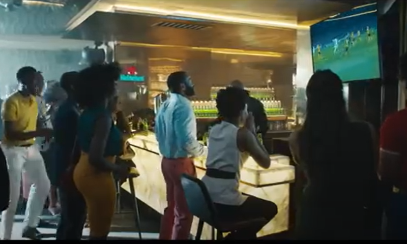 voetbal reclame van heineken in de kroeg