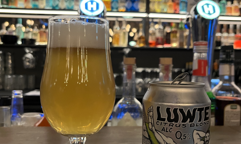 Homeland Luwte bier met taps van homeland op de achtergrond