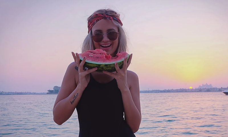 Meisje met watermeloen