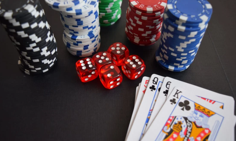 Kaarten, fiches en dobbelstenen