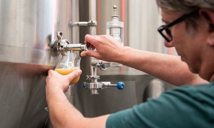 100 Watt Bier vers uit de tap