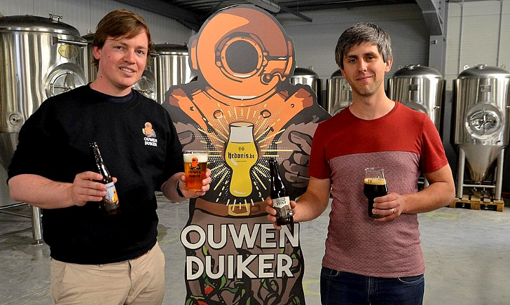 Twee mannen van Hedonis Ambachtsbier in de brouwerij