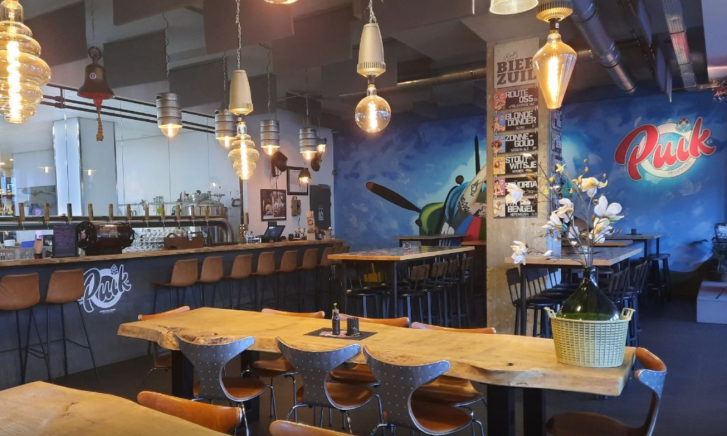 Puik Proeflokaal binnen