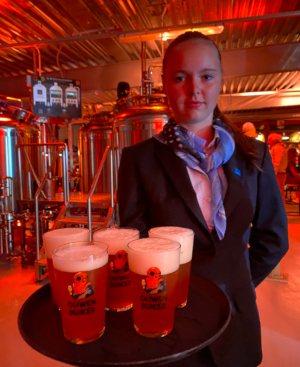 Ouwen Duiker bier geserveerd