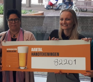 Ruim 80000 handtekeningen aangeboden tegen bierbelasting