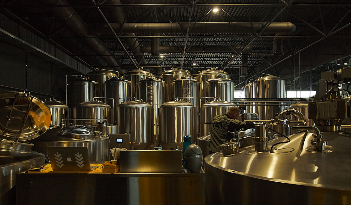 MOVA brouwerij in Dnipro binnen