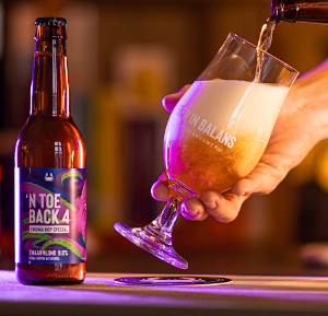 'n Toeback 4 bier ingeschonken