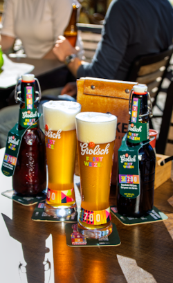 Grolsch Feestweizen bier op het terras