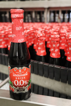 Lindemans Kriek 0,0% flesje in de brouwerij