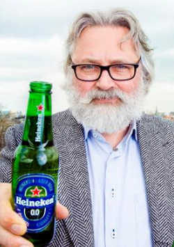 Willem van Waesberghe met flesje Heineken 0.0