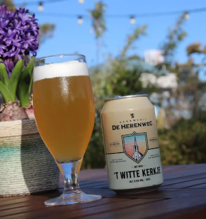 Witbier van Brouwerij de Herenweg blikje en glas