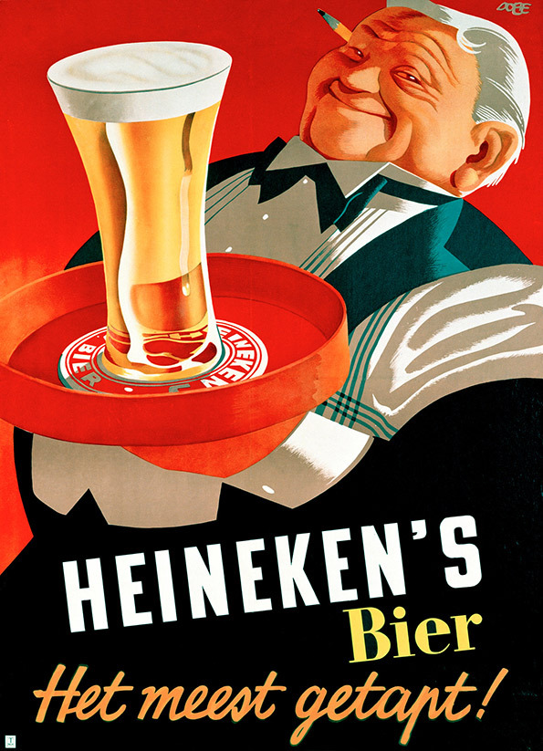 Ober brengt Heineken bier