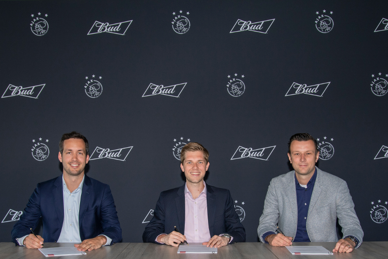 Ondertekening contract AB InBev en Ajax