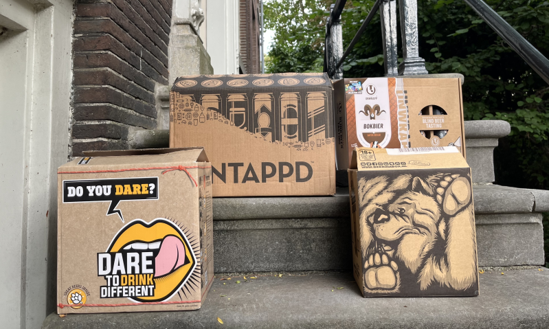 Bierpakketten op de trap