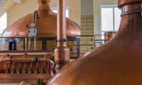 koperen ketels van een bierbrouwerij
