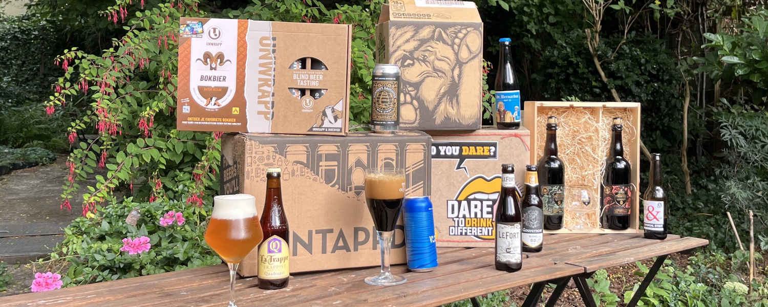 Bierpakketten buiten op tafel