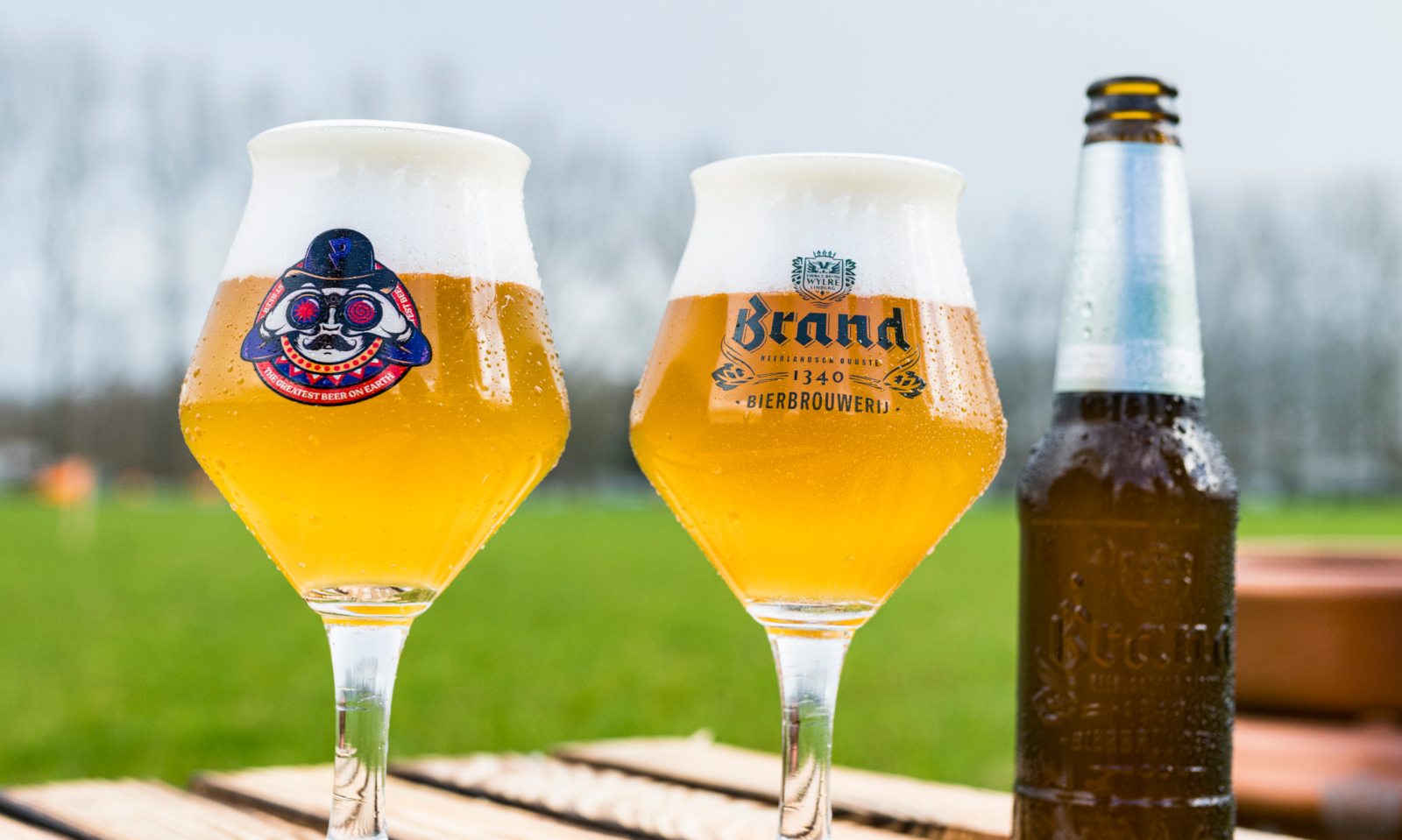 Brand Paaspop Blond glazen en flesje