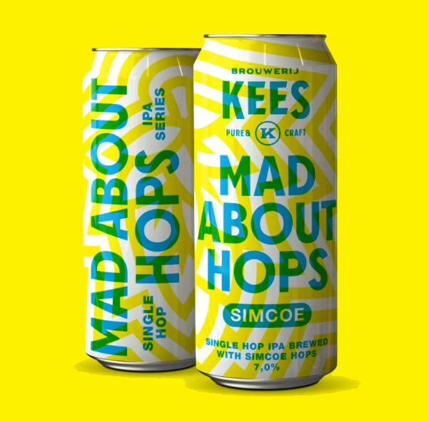 Kees Mad About Hops 'Simcoe' 2 blikken bier op een gele achtergrond