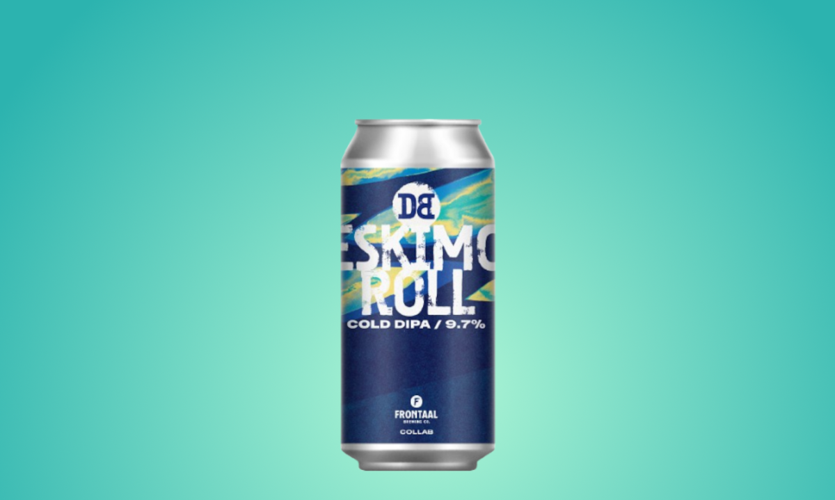 Blauw-wit Dutch Bargain x Frontaal Eskimo Roll blik tegen een turquoise achtergrond.