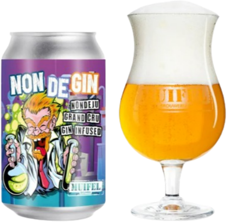 Blikje Muifel Non De Gin naast een glas goudkleurig bier met schuimkraag.