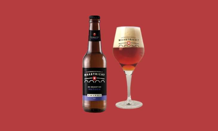 De-krachtige-Victoria-fles-en-glas