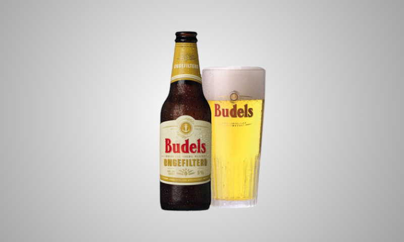 Budels Ongefilterd Pilsener fles en glas