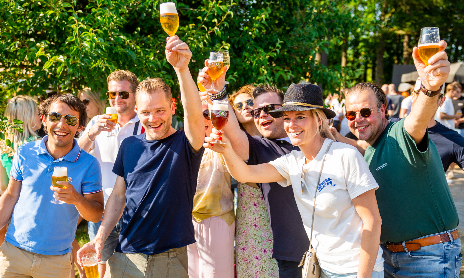 Gezelligheid buiten bij De Twentse Bierbrouwerij