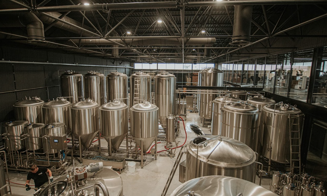 Binnen in de MOVA brouwerij in Oekraïne