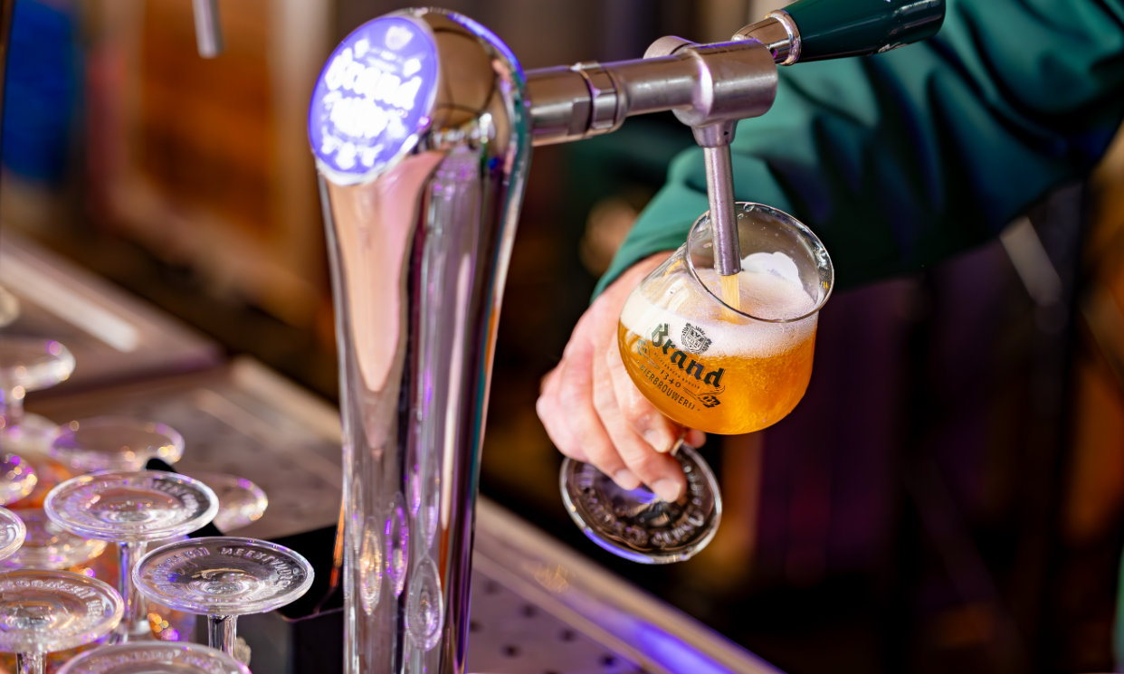 Brand Paaspop Hoppig Weizen tappen