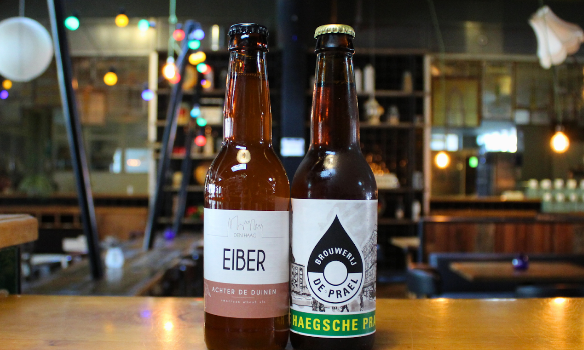 Flesje bier van Eiber en De Prael naast elkaar