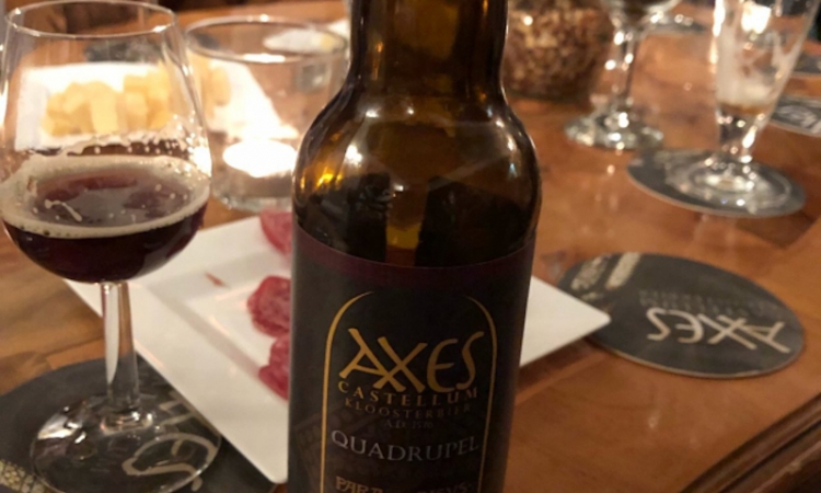 Axes Castellum Paradisus Quadrupel