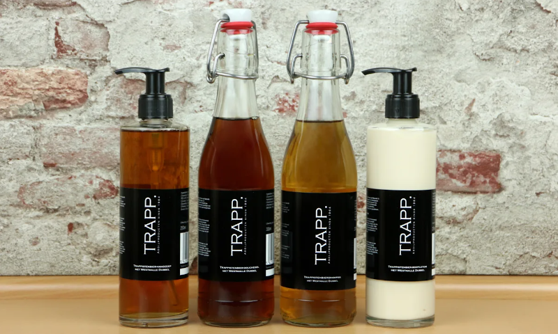 Vier flesjes uit de verzorgingslijn van de Trappistinnen van Brecht