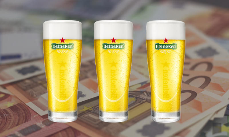 Heineken ellipse glazen naast elkaar op eurobiljetten