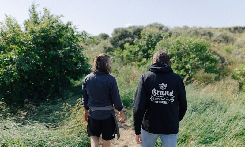 Brouwers Bojan en Rob op Vlieland