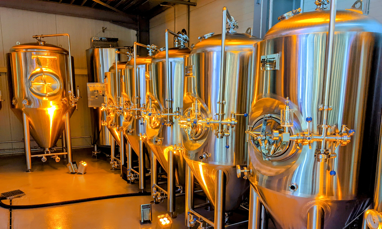 tanks van brouwerij hedonis