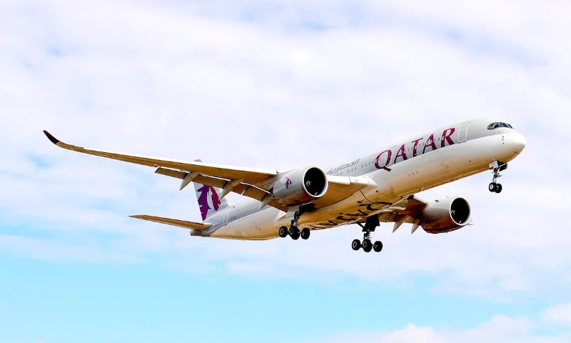 Vliegtuig van Qatar Airways is aan het landen