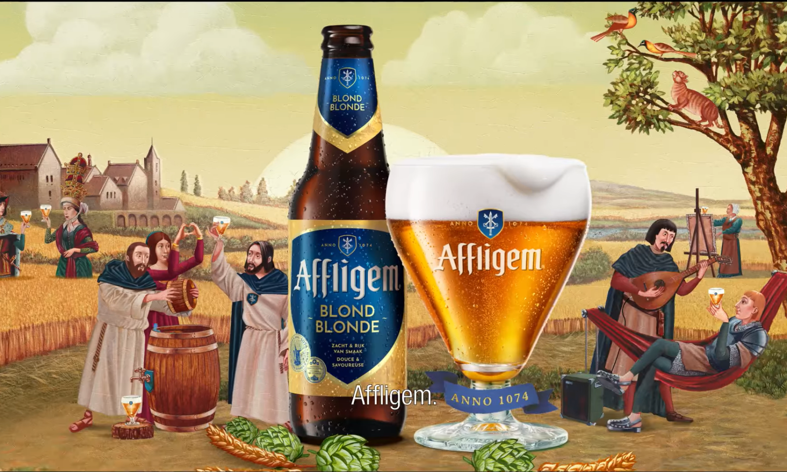Middeleeuwse scène met monniken die Affligem bier drinken op een oogstveld.