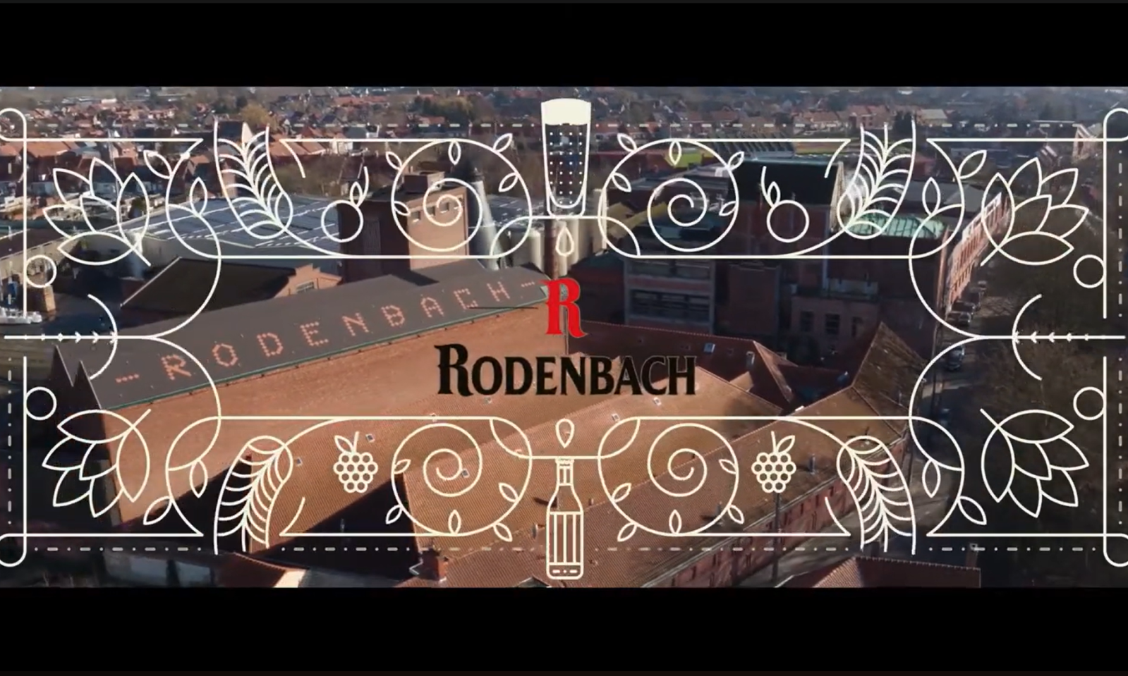 Luchtfoto van de daken van bierbrouwerij Rodenbach met decoratieve witte lijnen