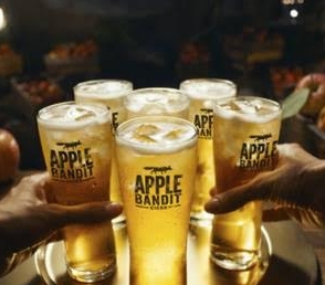 Apple Bandit appel cider in glazen met ijs
