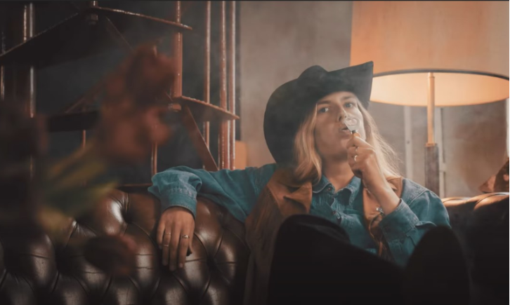 Vrouw met Bieropenen