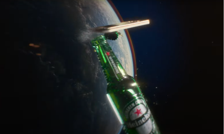 Closer opener opent biertje in de ruimte