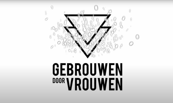 Gebrouwen door Vrouwen logo en bubbels