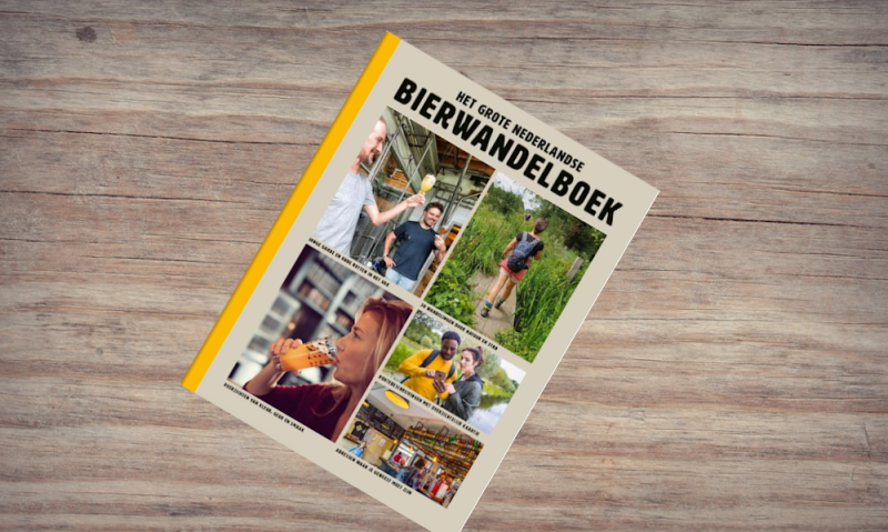 Het Grote Nederlandse Bierwandelboek op tafel