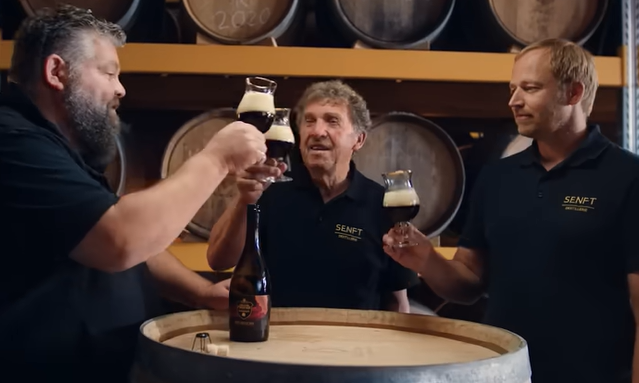 Brouwer Micha proost met Senft mannen