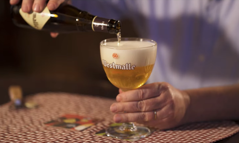 Westmalle Tripel inschenken