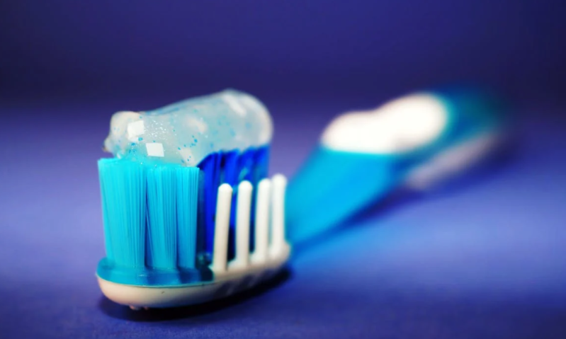 Tandenborstel met tandpasta