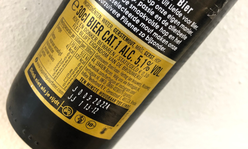 Etiket op een flesje bier